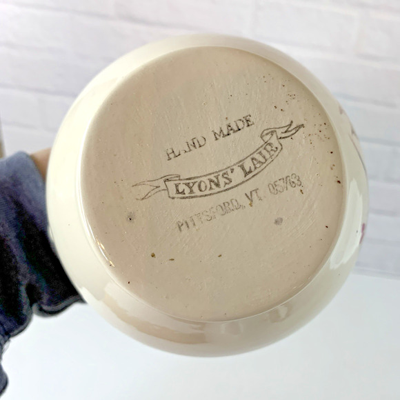 Vintage Lyon's Lair Hand Painted Bird Vase Jug Unique Pottery Handle - Picture 6 of 6